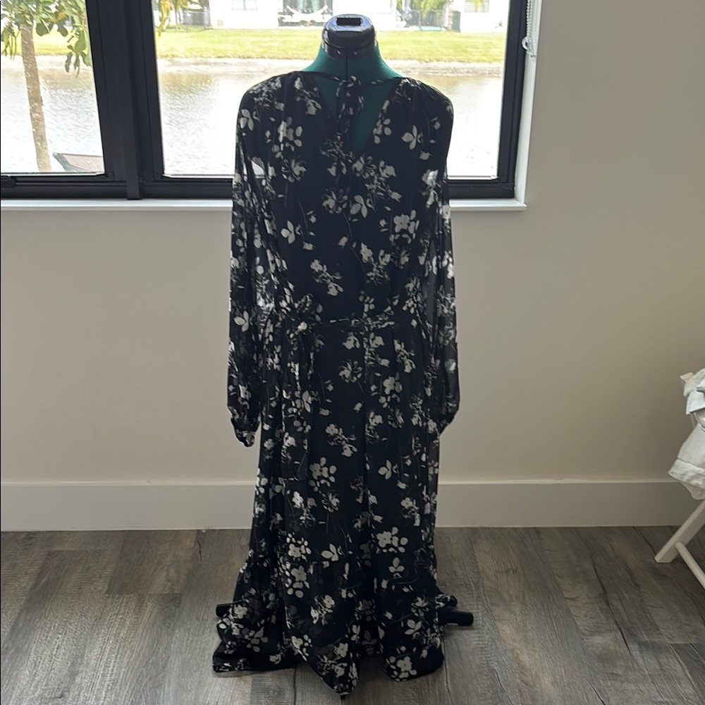 Banana Republic Floral Black and White Dress Size Medium